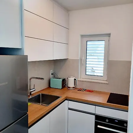 Apartment 87